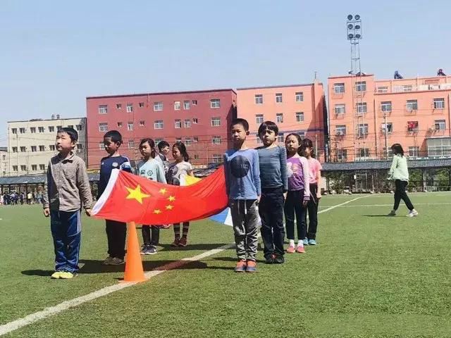 Z6尊龙，刘烨夫妇竟把诺一送到这里上学！这两口子为啥这么“反