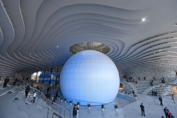 z6尊龙凯时，美媒：中国建精美绝伦图书馆 “波浪”式书架美到